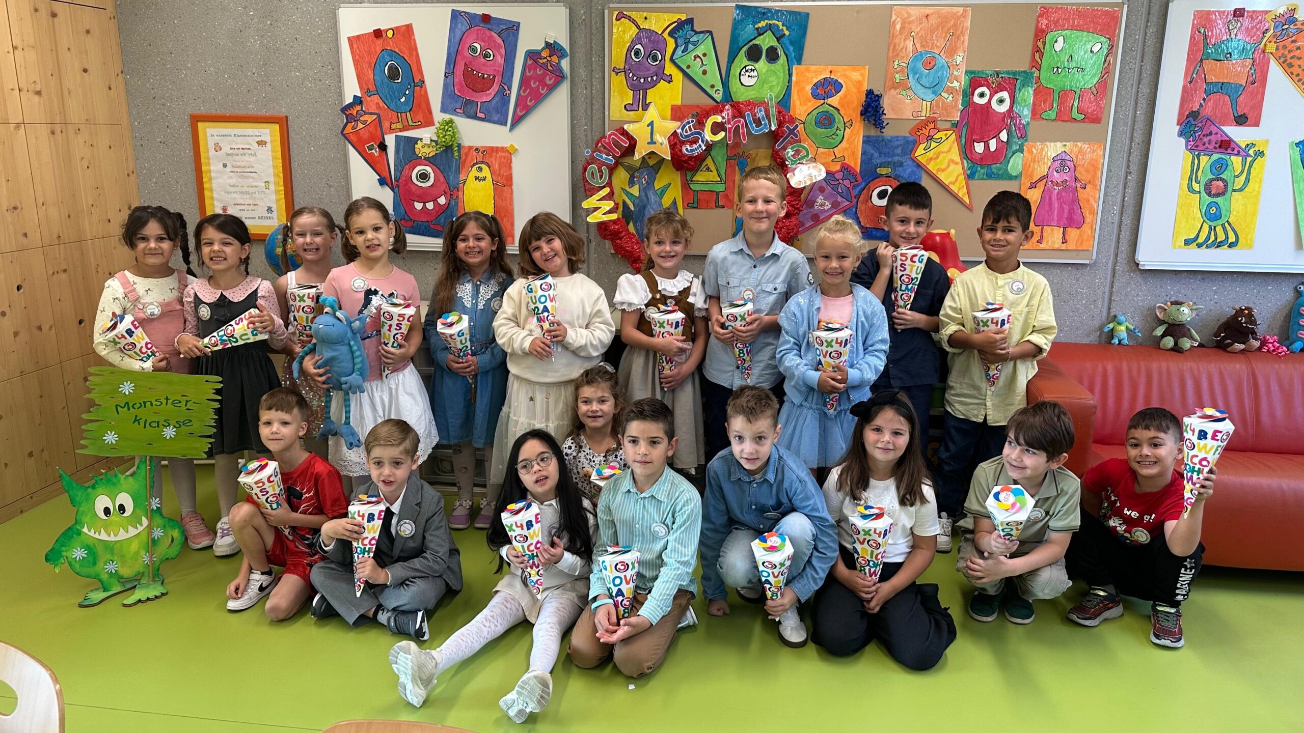 1. Schultag in der 1a "Monsterklasse" - wie aufregend!