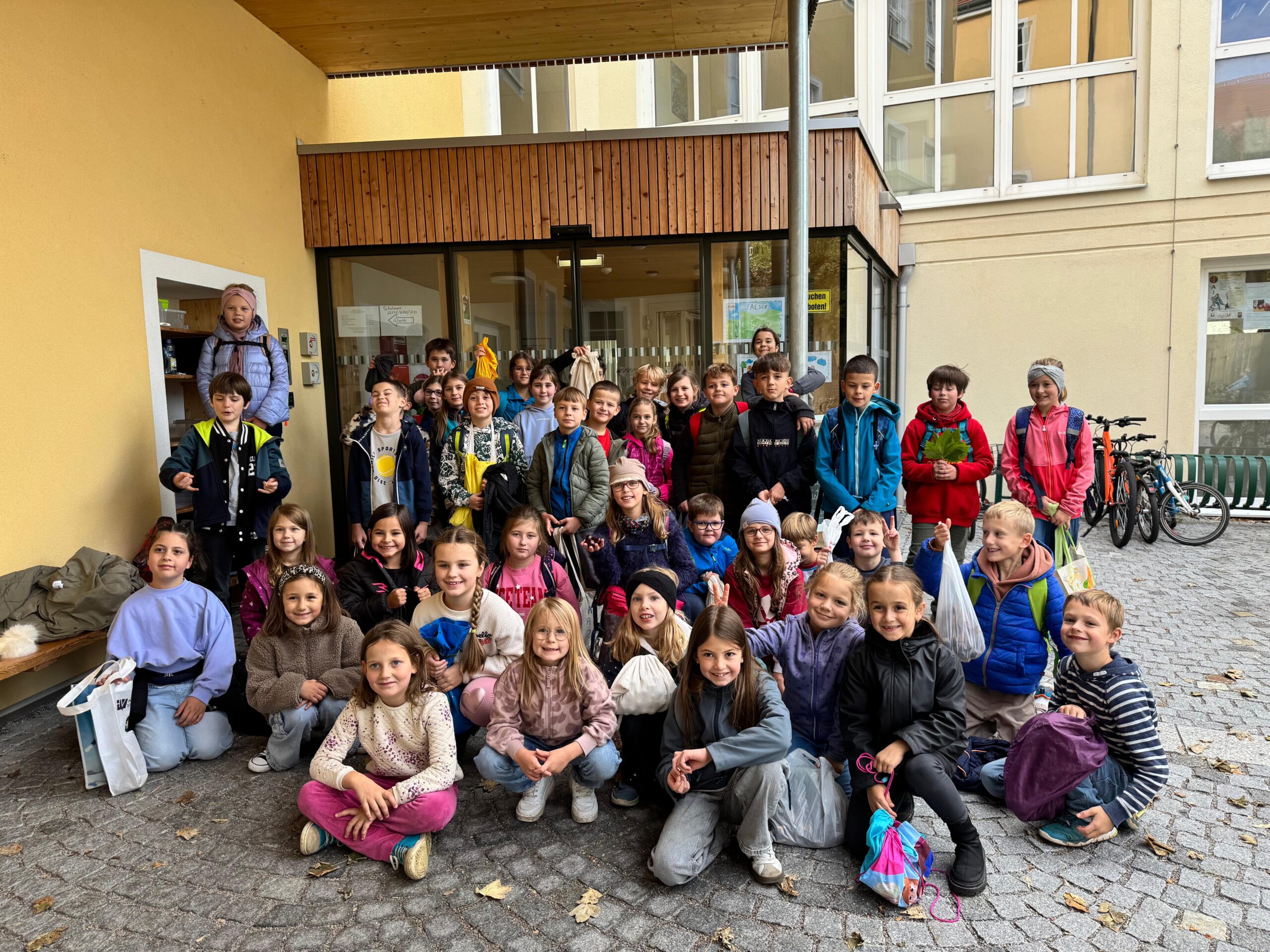 2d und 4c: Kastanien sammeln und Partner-Werken