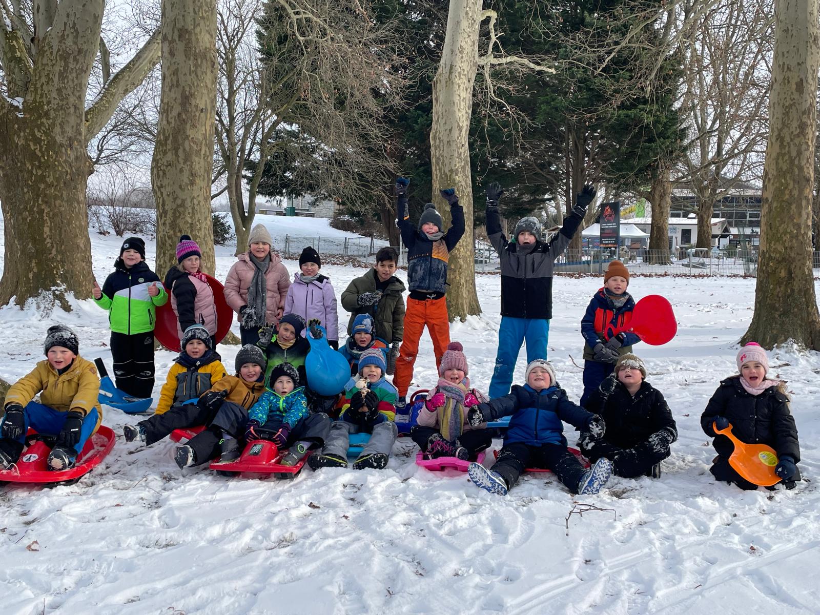 Rodelspaß der Giraffenklasse 2a