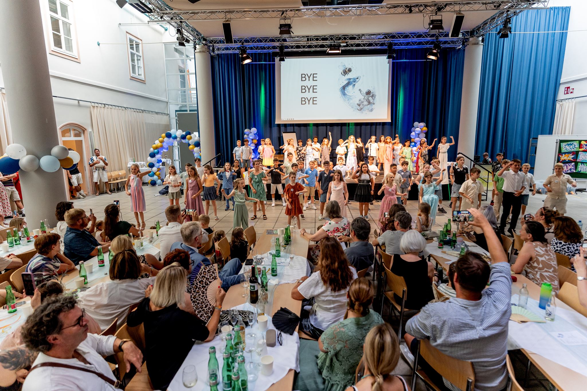 Vierter Schulball der Abschlussklassen begeistert im Atrium