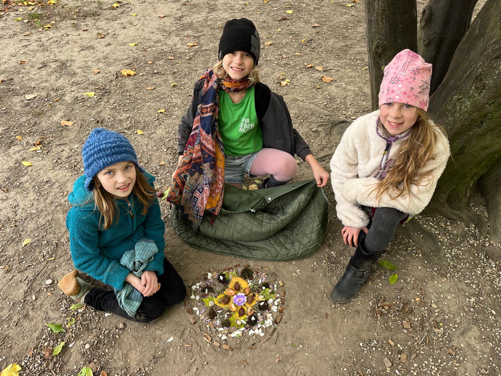 4a: Herbstspaziergang mit Naturmandalas